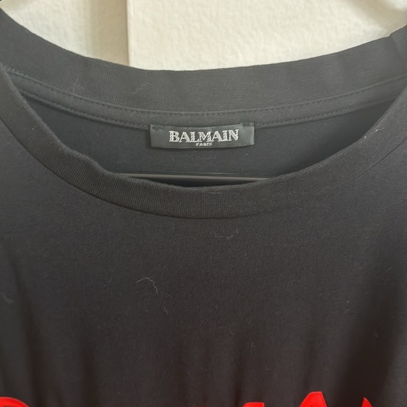 Balmain, Paris men’s T-shirt in the black with red logo. Size extra large. - Picture 2 of 5